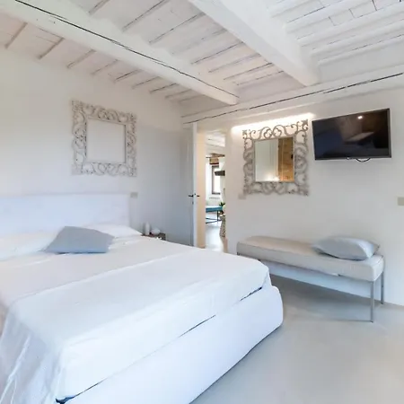 Casanostra 12, Emma Villa