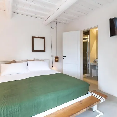 Casanostra 12, Emma Villa San Ginesio