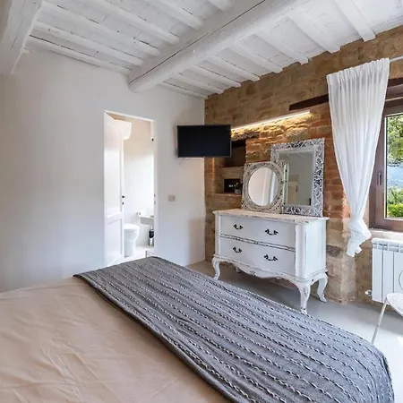 Casanostra 12, Emma Villa