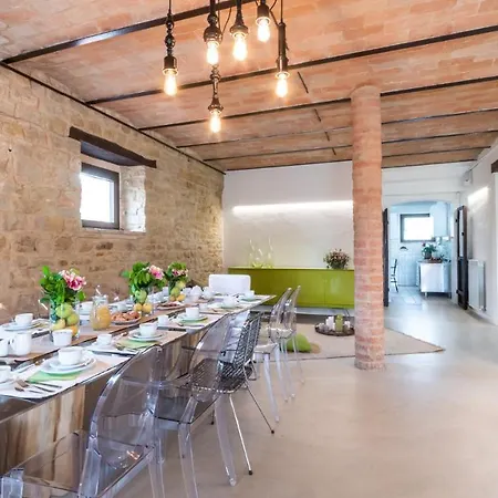 Casanostra 12, Emma Villa