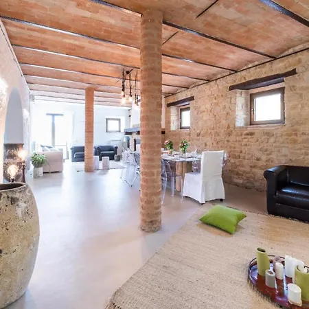 Casanostra 12, Emma Villa