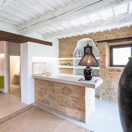 Casanostra 12, Emma *