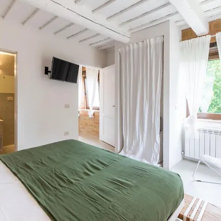 Casanostra 12, Emma Villa *