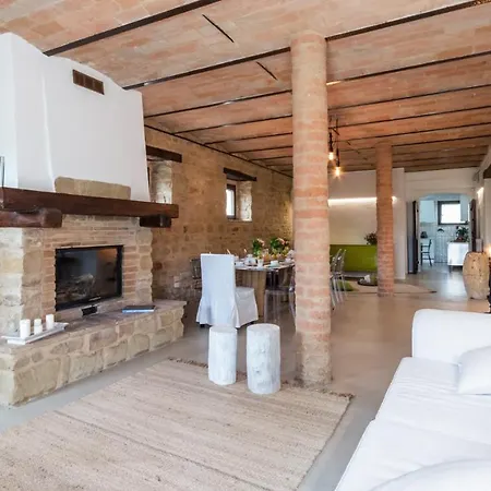 Casanostra 12, Emma Villa *