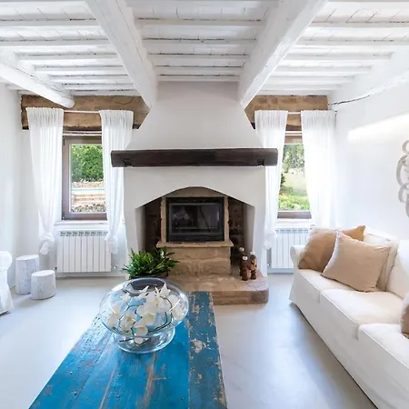 Casanostra 12, Emma Villa San Ginesio