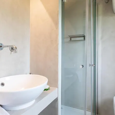 Casanostra 12, Emma Villa