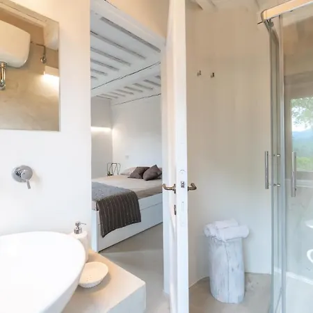 Casanostra 12, Emma Villa