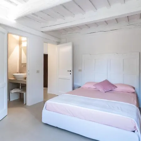 Casanostra 12, Emma Villa