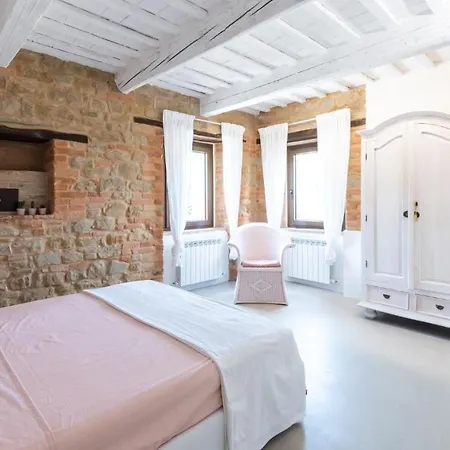 Casanostra 12, Emma Villa