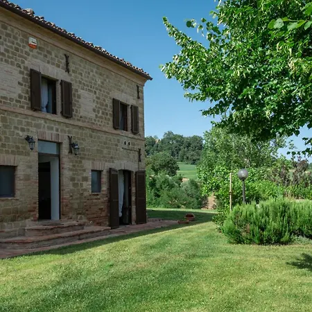 Casanostra 12, Emma Villa San Ginesio