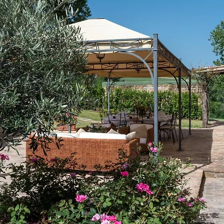 Casanostra 12, Emma Villa San Ginesio