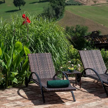 Casanostra 12, Emma Villa