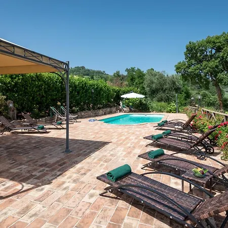 Casanostra 12, Emma Villa San Ginesio